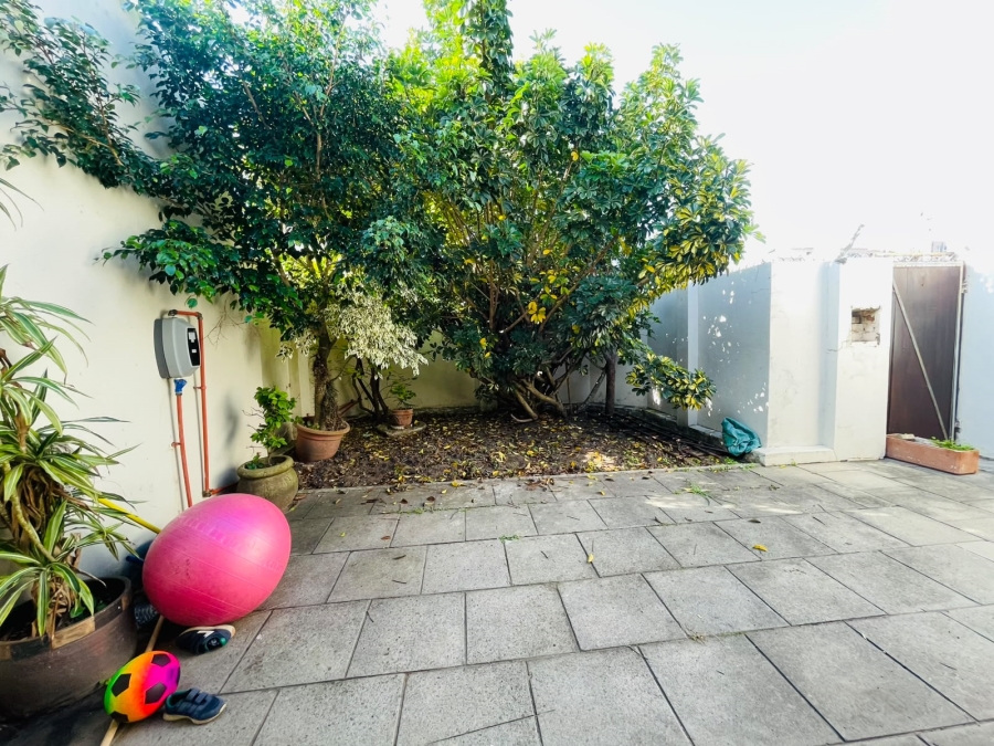 6 Bedroom Property for Sale in Quigney Eastern Cape